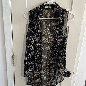Black and White Skull Pattern Sleeveless Blouse
